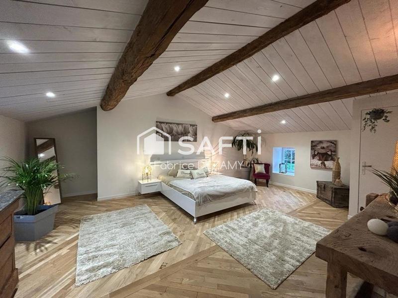 Maison - 240 m² - 9 pièces