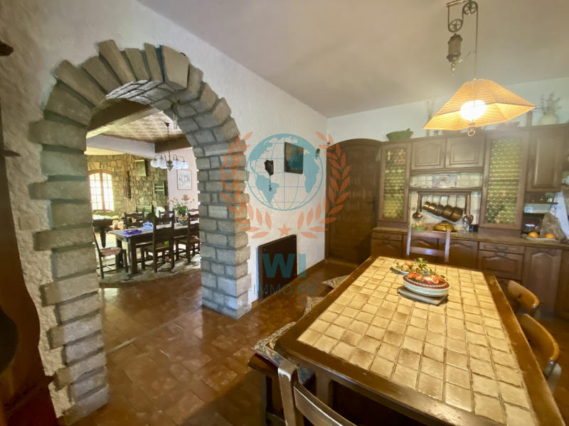 Maison - 420 m² - 17 pièces