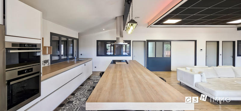 Appartement - 233 m² - 6 pièces