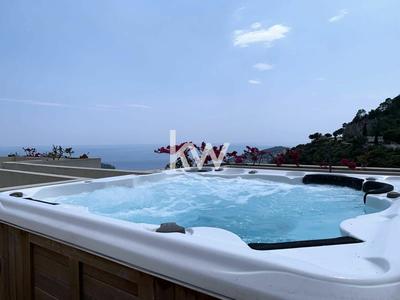 Maison - 216 m² - 6 pièces