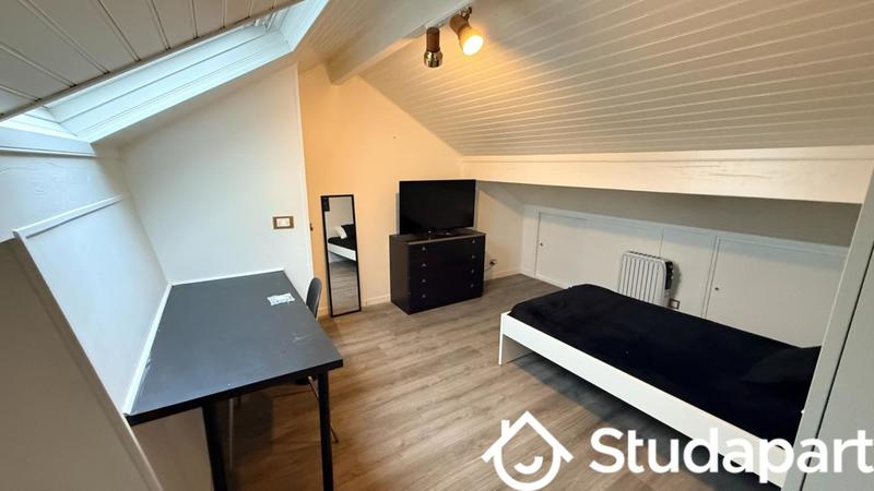 Chambre - 10 m² - 1 pièce