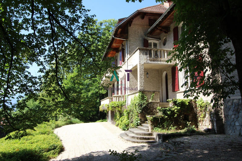 Maison - 300 m² - 12 pièces