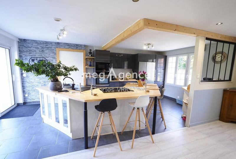 Maison - 245 m² - 8 pièces