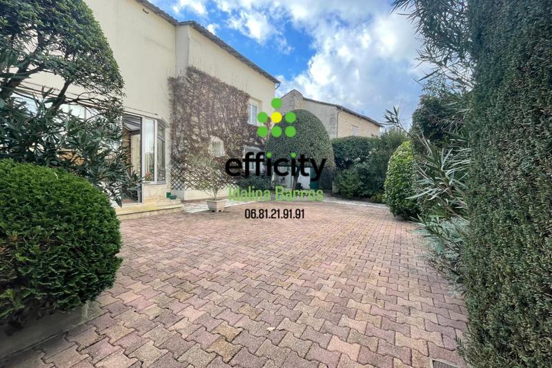 Maison - 220 m² - 6 pièces