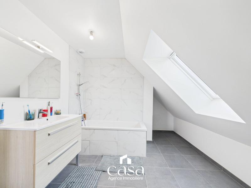 Maison traditionnelle - 123 m² - 6 pièces