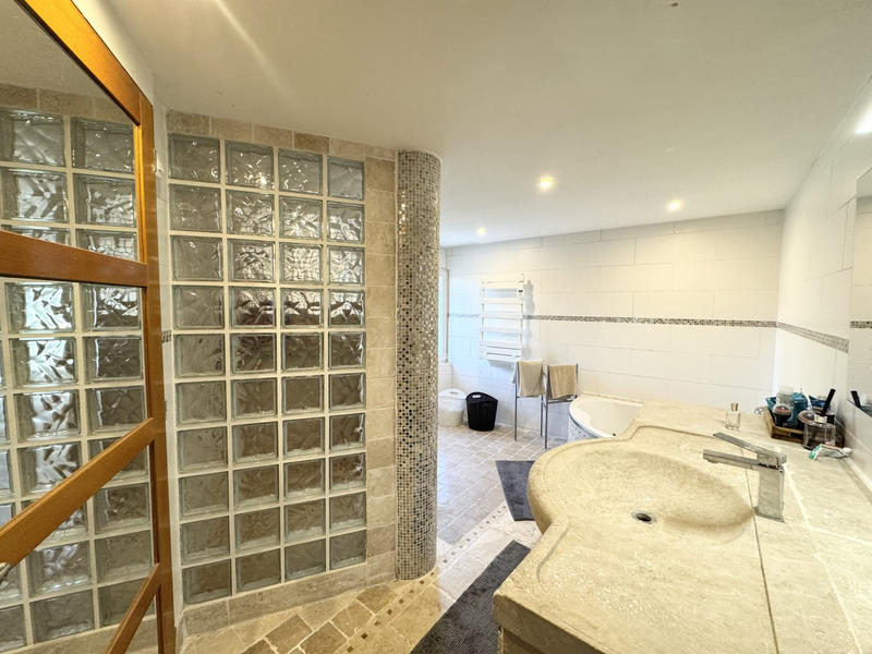 Villa - 243 m² - 7 pièces