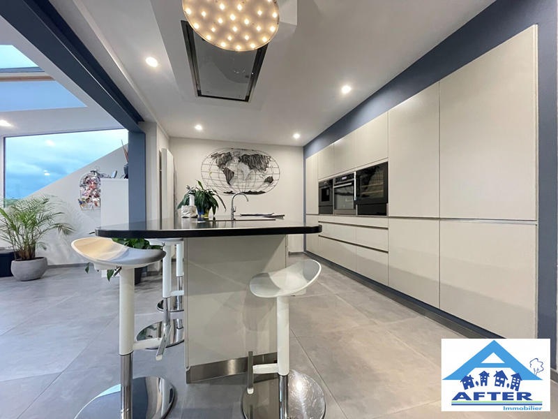 Maison - 187 m² - 9 pièces