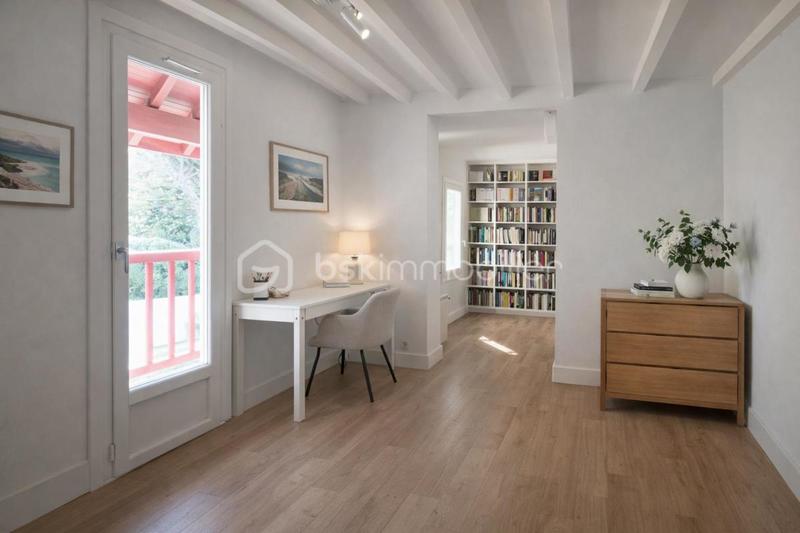 Maison - 215 m² - 7 pièces