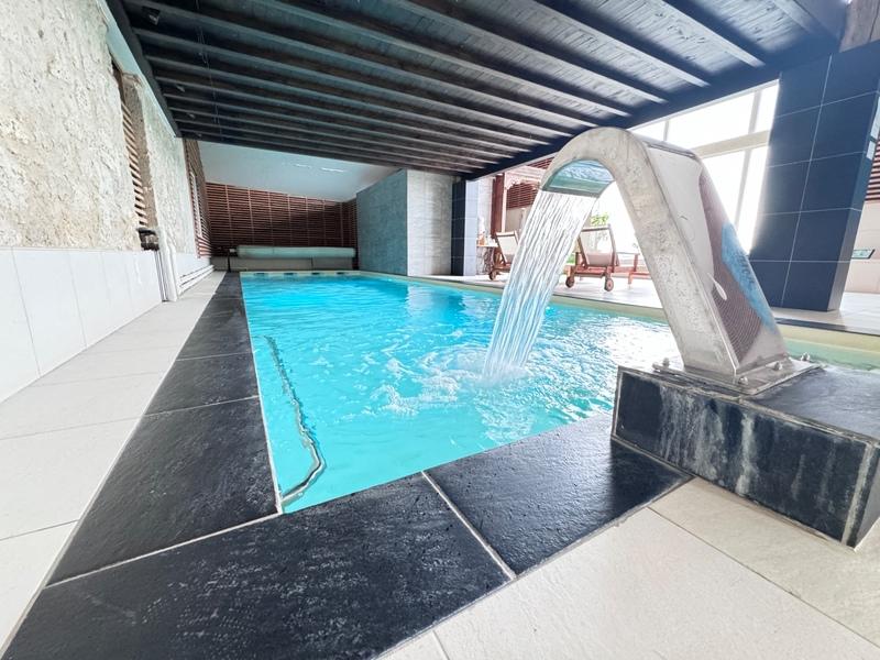 Propriété - 500 m² - 15 pièces