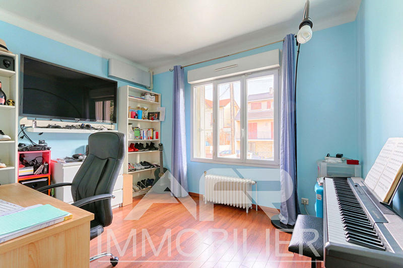 Maison - 300 m² - 8 pièces