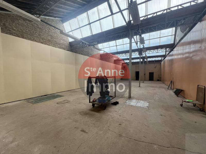 Maison - 950 m² - 2 pièces