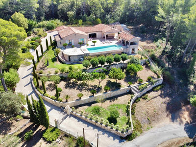 Maison - 300 m² - 4 pièces