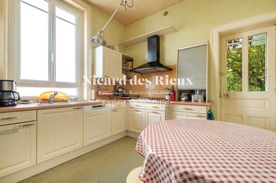 Maison - 236 m² - 10 pièces