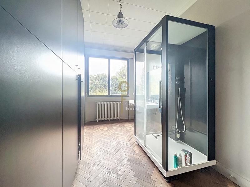 Maison - 219 m² - 6 pièces