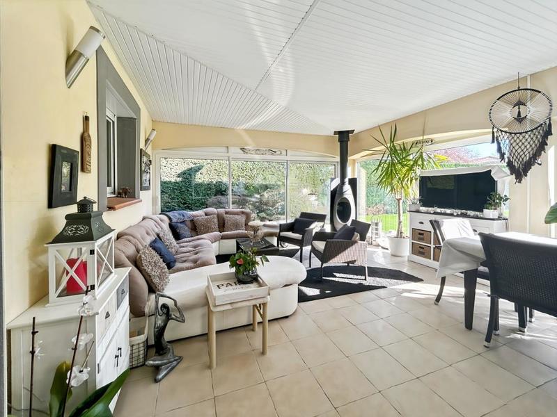 Maison - 238 m² - 8 pièces