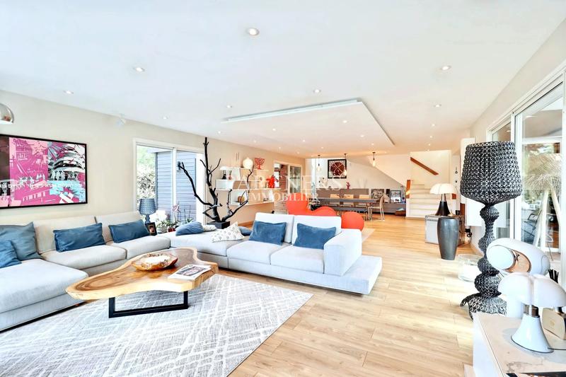 Maison - 300 m² - 10 pièces