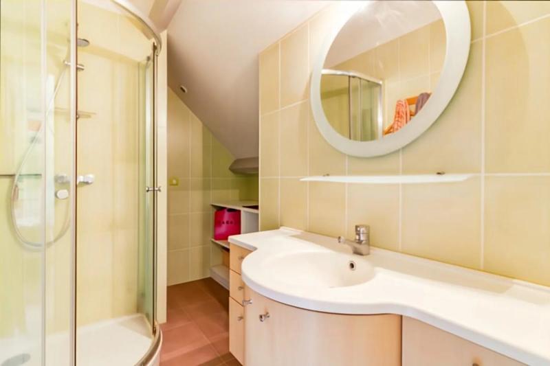 Propriété - 300 m² - 9 pièces