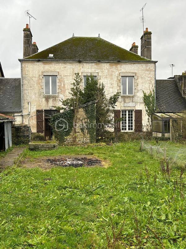 Demeure - 210 m² - 11 pièces