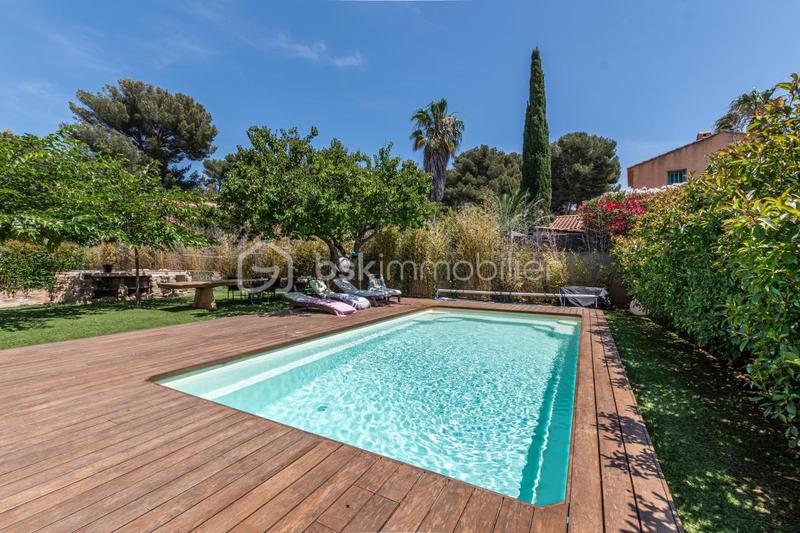 Maison - 210 m² - 8 pièces