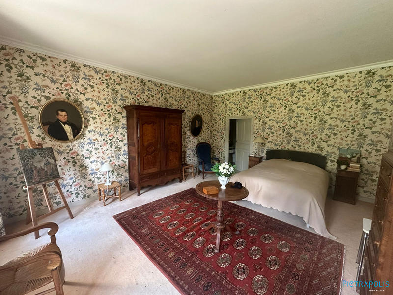 Maison - 305 m² - 9 pièces