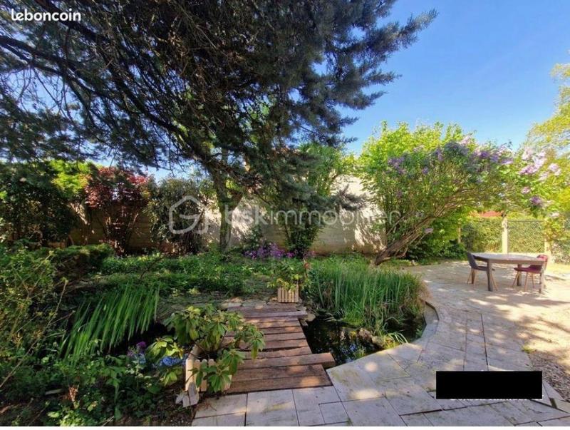 Demeure - 225 m² - 6 pièces