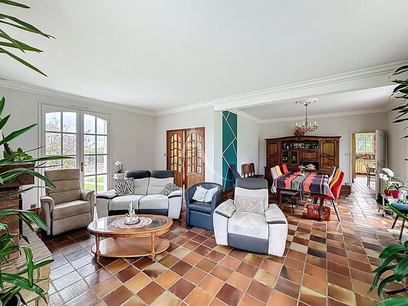 Maison - 202 m² - 8 pièces