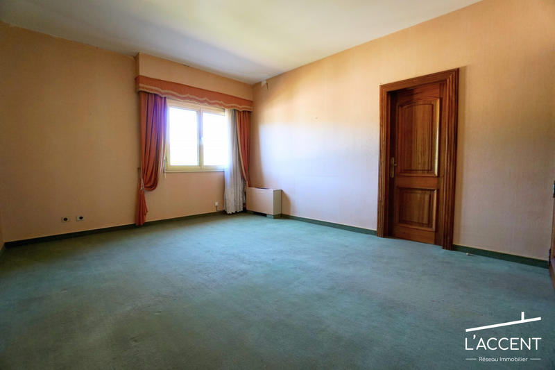 Maison - 435 m² - 8 pièces