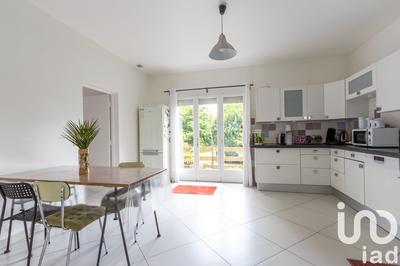 Maison - 216 m² - 8 pièces