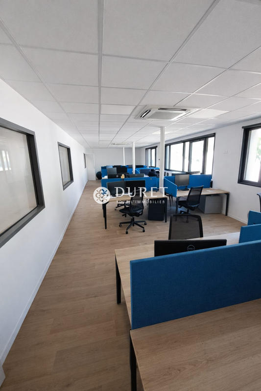 Bureau - 374 m²