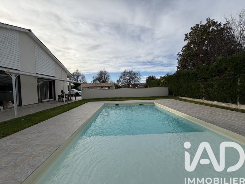 Maison - 213 m² - 7 pièces