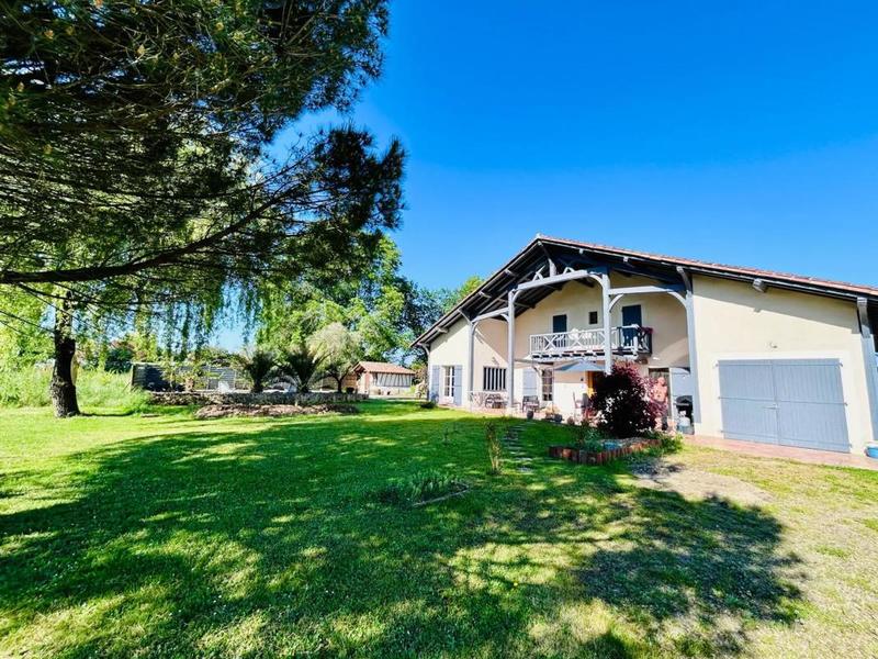 Maison - 200 m² - 7 pièces