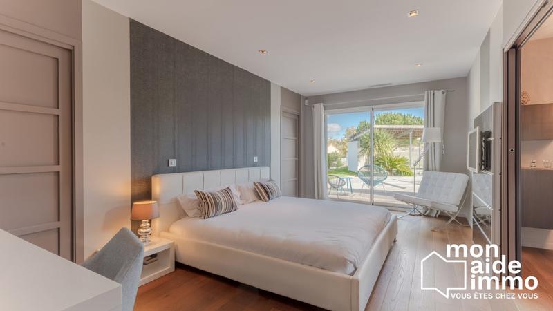 Maison contemporaine - 252 m² - 7 pièces