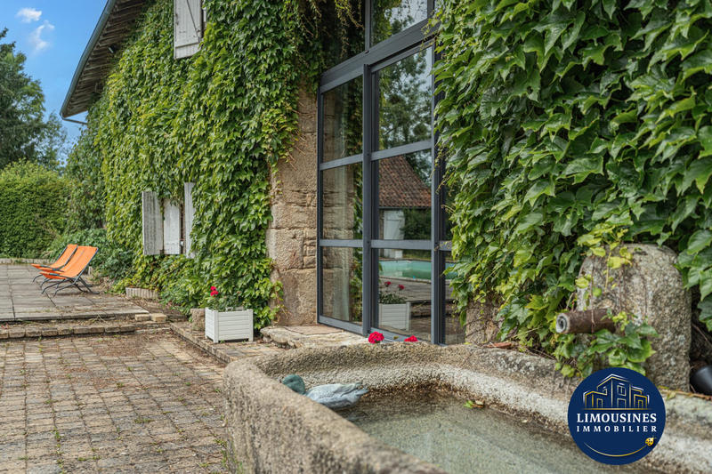 Maison - 370 m² - 10 pièces