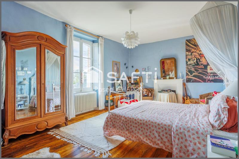 Maison - 228 m² - 7 pièces