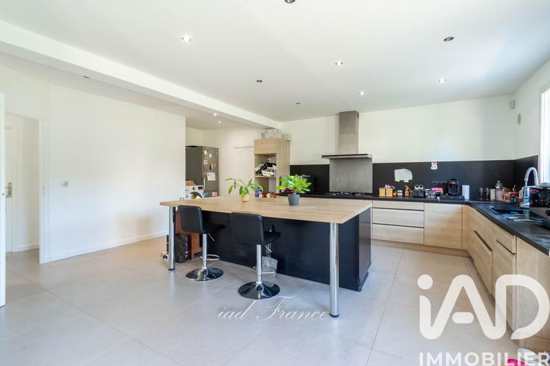 Maison - 230 m² - 8 pièces