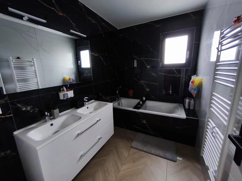 Maison - 96 m² - 4 pièces