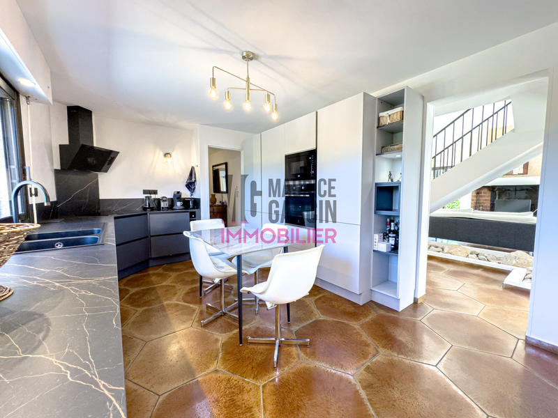 Maison - 211 m² - 6 pièces