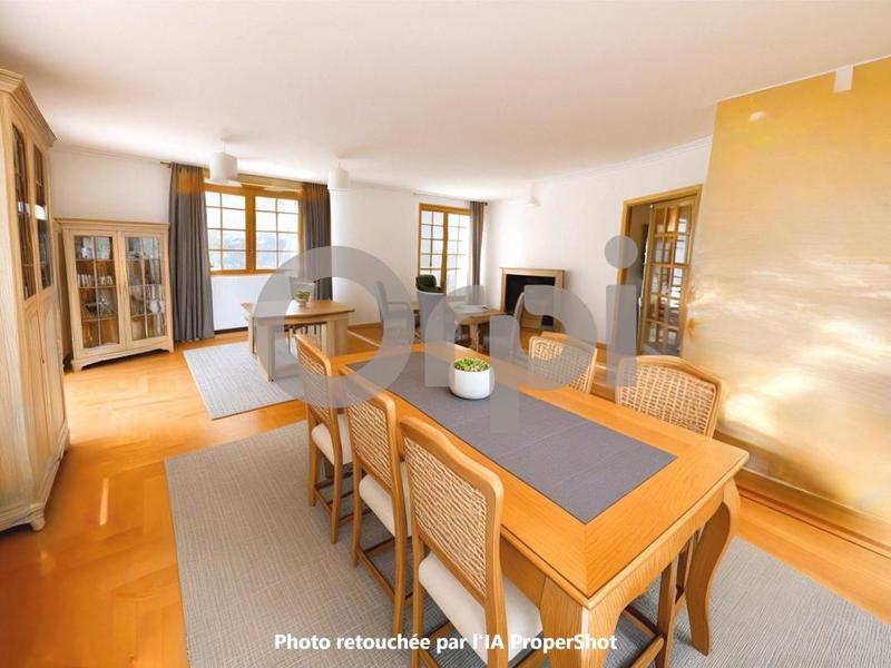 Maison - 241 m² - 6 pièces