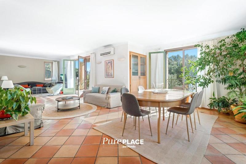 Maison - 236 m² - 6 pièces