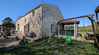 Maison chambre d'hôtes - 240 m² - 8 pièces