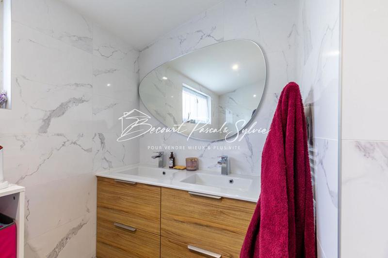 Maison - 93 m² - 5 pièces