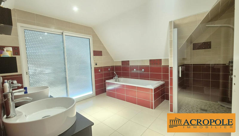 Maison contemporaine - 300 m² - 8 pièces