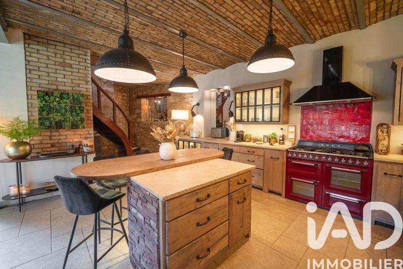 Maison - 235 m² - 8 pièces