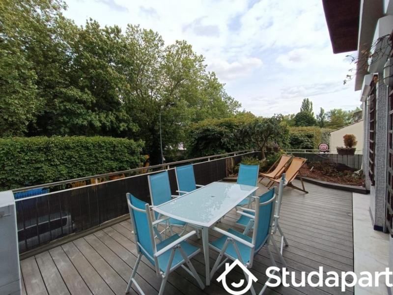 Chambre - 150 m² - 1 pièce