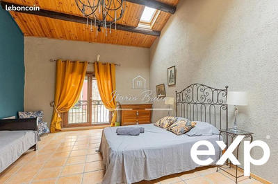 Maison - 238 m² - 9 pièces