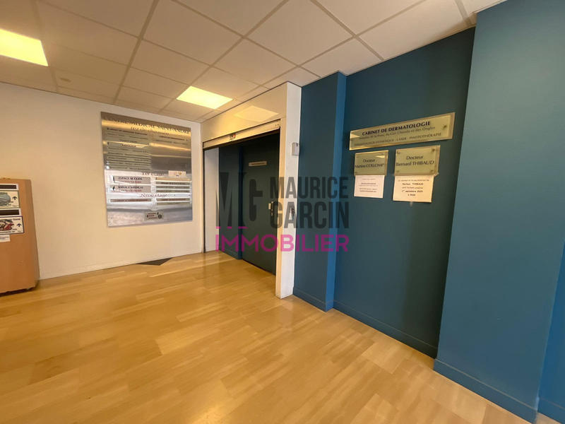 Bureau - 201 m² - 7 pièces