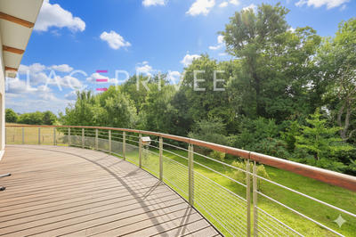 Maison - 200 m² - 8 pièces