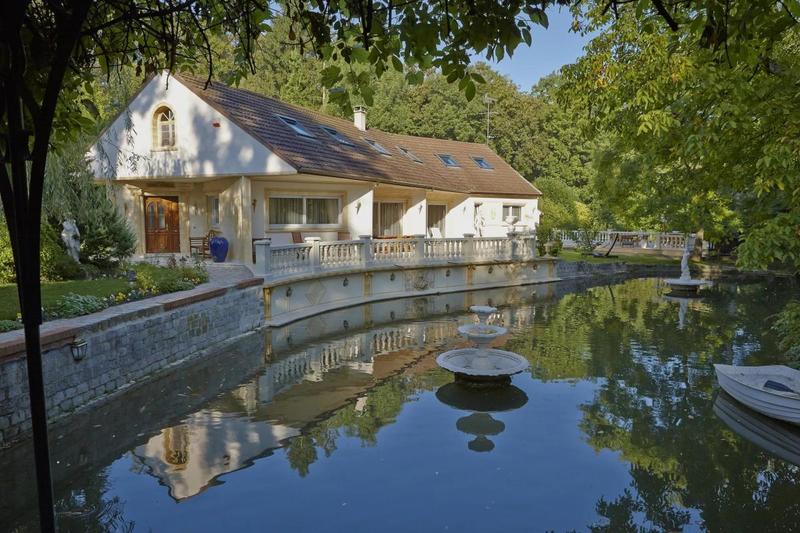 Maison - 700 m² - 15 pièces