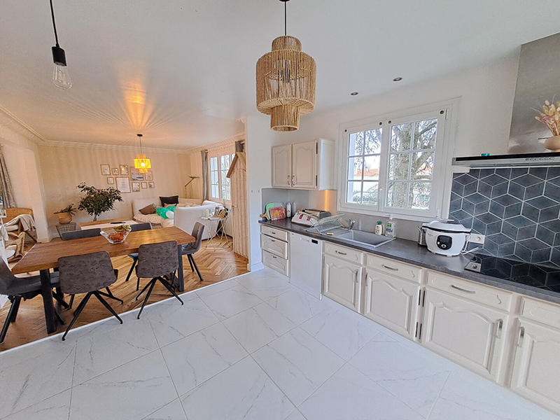 Maison - 200 m² - 7 pièces