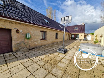 Maison - 240 m² - 6 pièces